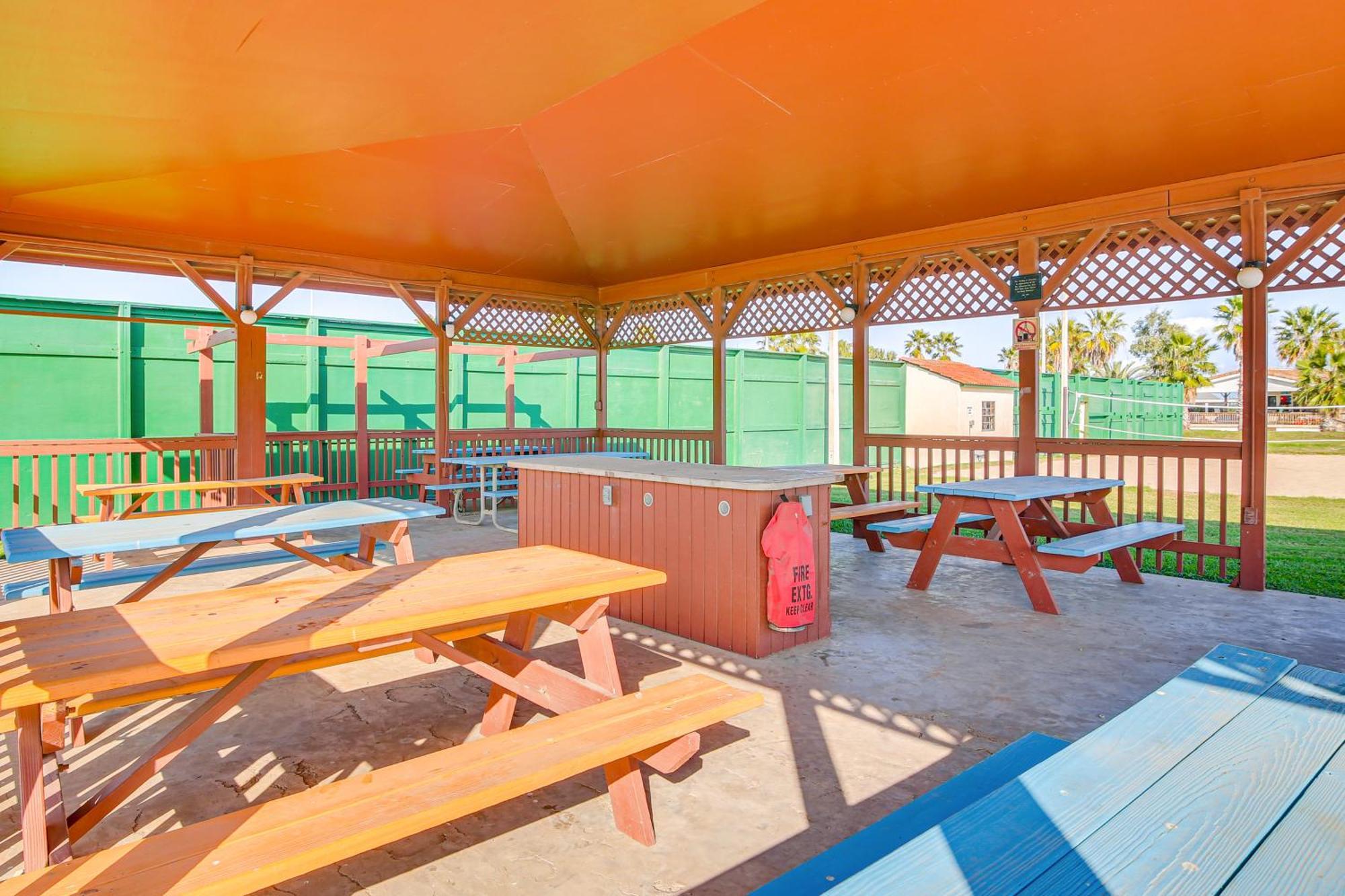Cozy Waterfront Port Isabel Cottage With Deck! Bagian luar foto