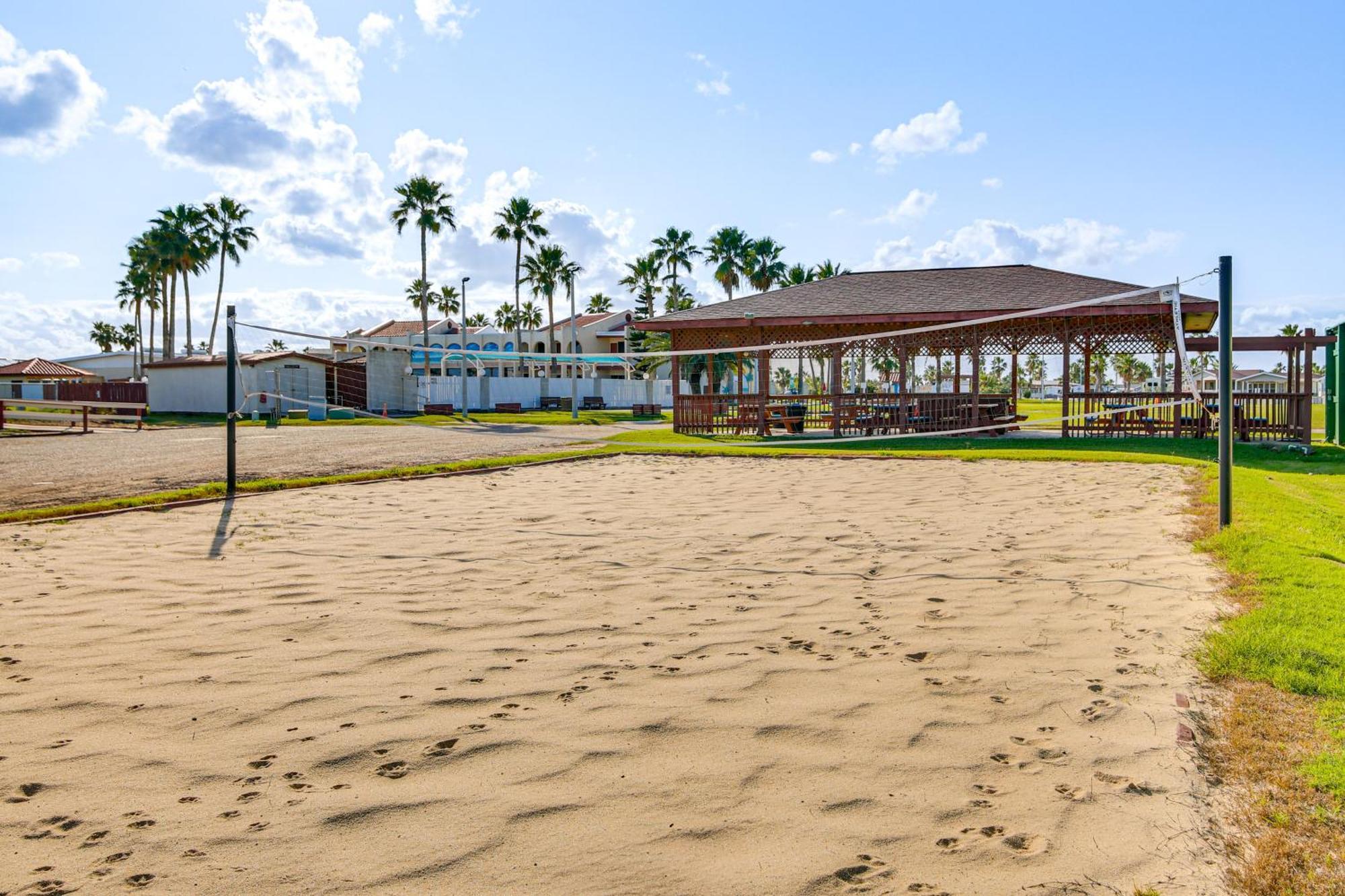 Cozy Waterfront Port Isabel Cottage With Deck! Bagian luar foto